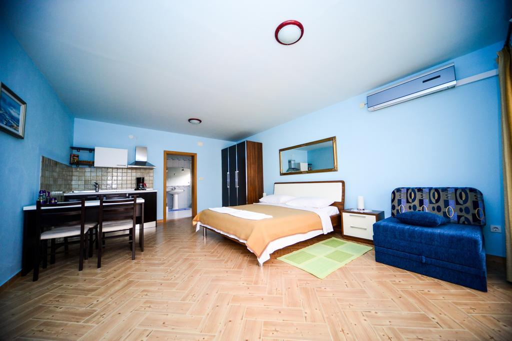 Apartments Dalmacija Starigrad Paklenica Pokoj fotografie