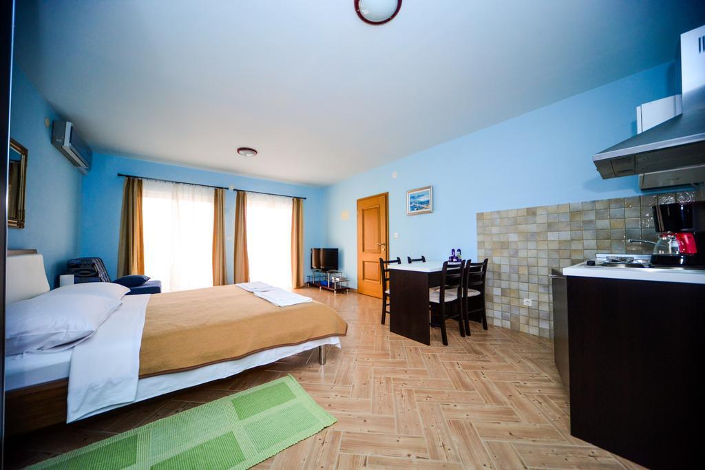 Apartments Dalmacija Starigrad Paklenica Pokoj fotografie