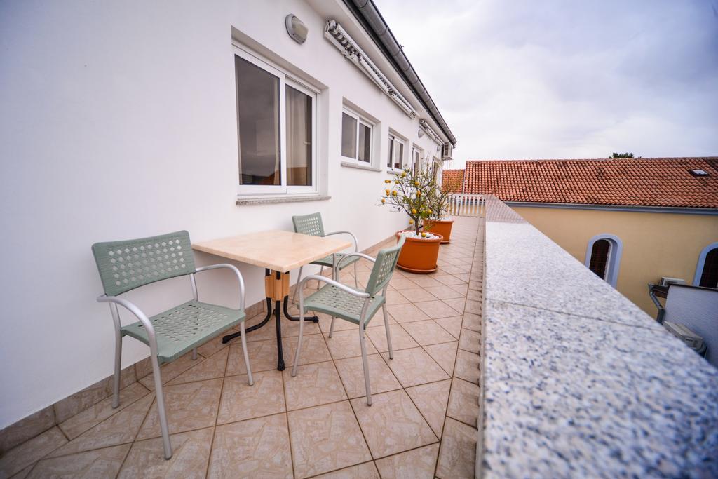 Apartments Dalmacija Starigrad Paklenica Pokoj fotografie