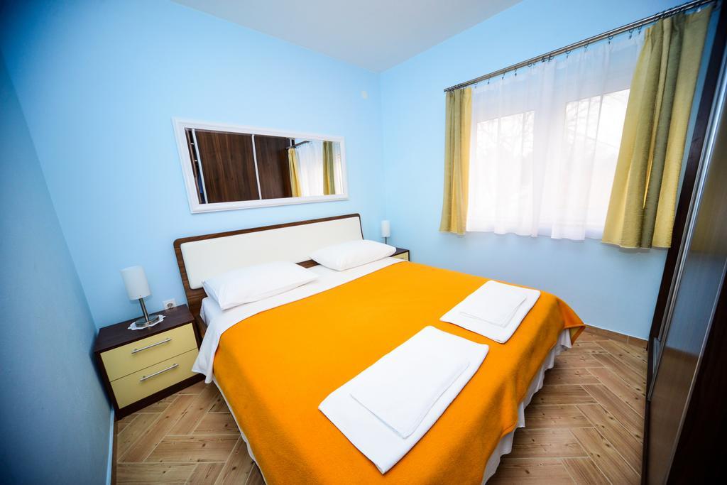 Apartments Dalmacija Starigrad Paklenica Pokoj fotografie