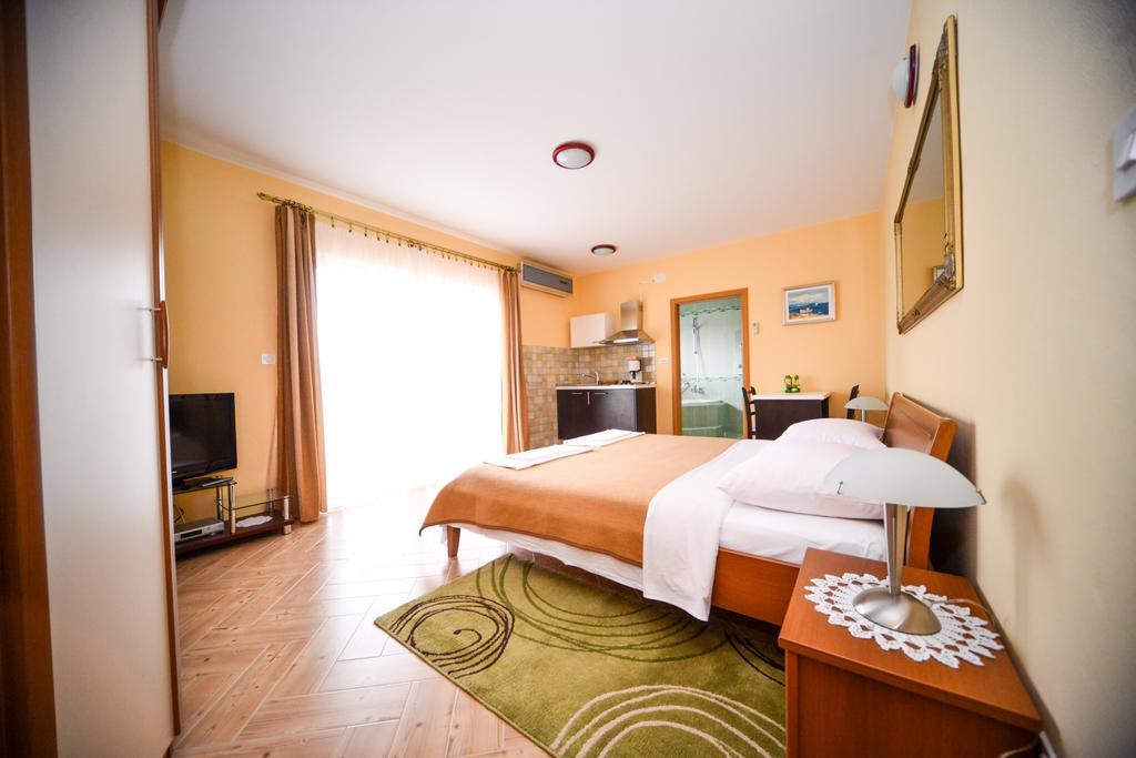 Apartments Dalmacija Starigrad Paklenica Pokoj fotografie