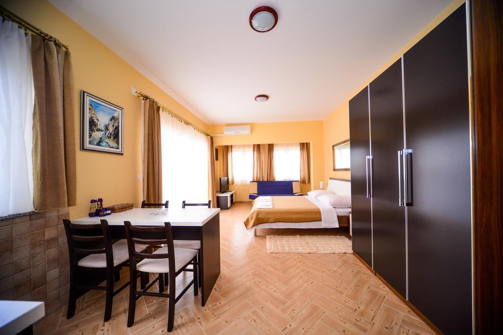 Apartments Dalmacija Starigrad Paklenica Pokoj fotografie