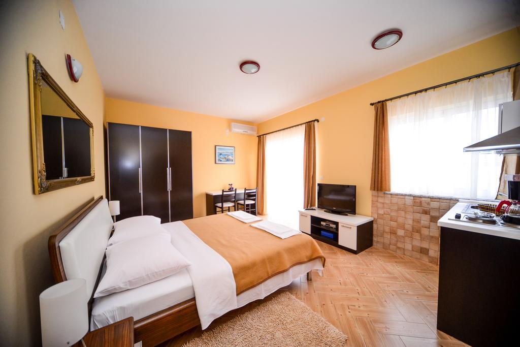 Apartments Dalmacija Starigrad Paklenica Pokoj fotografie
